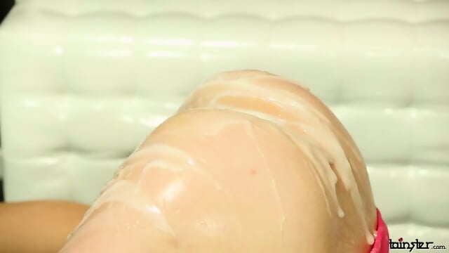 brunette babe ingrit samr - Screenshot 11 of 15 - Cumshot