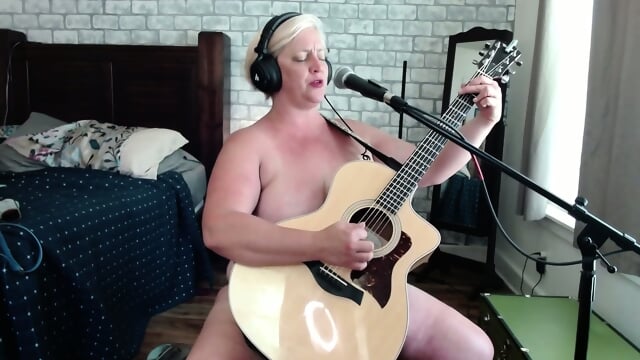 TexyVon - Naked Guitar tunes - BBW