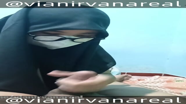Melakukan dengan teman kampus gadis hijab