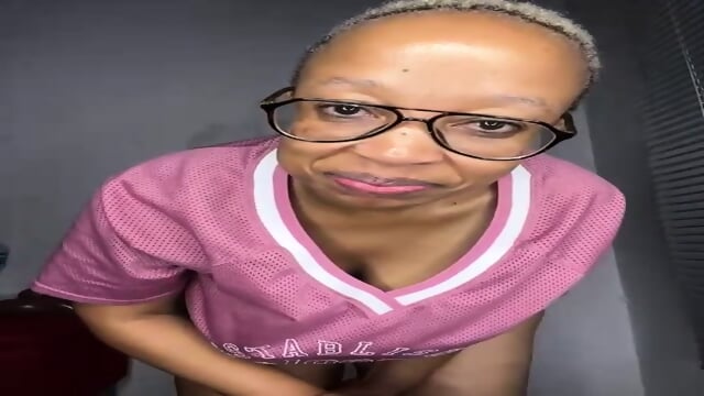 thick redbone xyz089 cam porn 2 - Screenshot 8 of 15 - Striptease