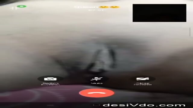 Beautiful Pakistani Muslim Girl Showing Boobs & Pussy On Vc