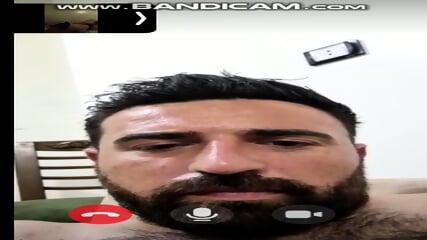 فضيحت السوري عيش بتركيا وحيد يمرس العدة سريا امام كمرا