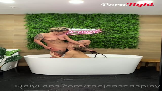 Porntight - Taking a bath with her big-ass sister