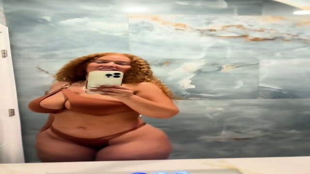 SUPER GODDESS WITH NICE CURVES