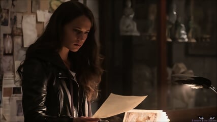 Tomb Raider BALLBUSTING KICK In The Balls Alicia Vikander, Lara Croft
