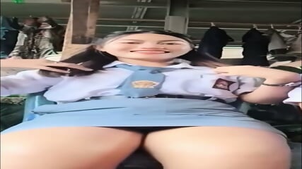 Anak SMA pamer paha mulus SAAT LIVE