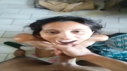 Namorada tomando porra