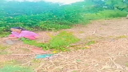 Indian girl Caught pee In A Jangal