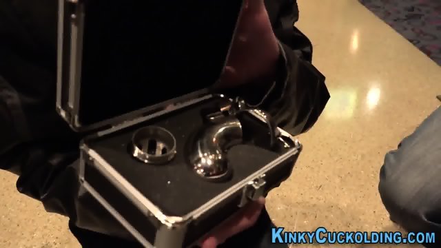 Tiny wife rides black rod