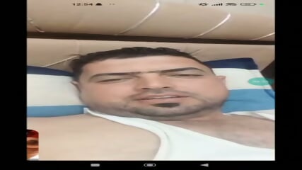 فضيحة ميثم الخالدي موظف حكومي في وزارة النفط العراقية بعقوبة ديالي يمارس الجنس على المباشر
