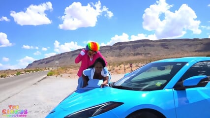 EBONY MILF FUCKED IN PUBLIC 2