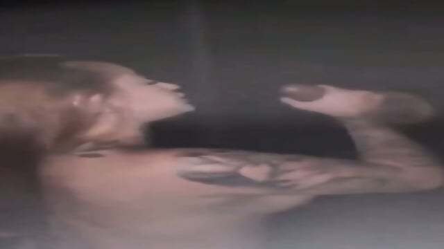 Amiga filmando no gloryhole