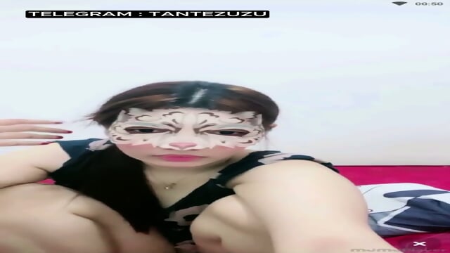 Ngangkang Bugil Kiss bikin nafsu liatnya