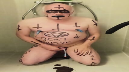 Satan slave takes a delicious Scat session .