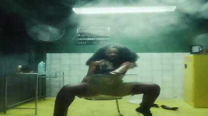 THICK EBONY SINGER 5