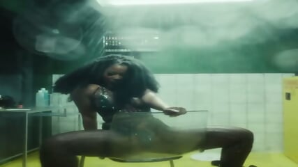THICK EBONY SINGER 6