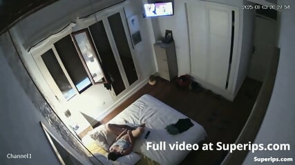 IPCAM â Italian wife masturbates out of boredom