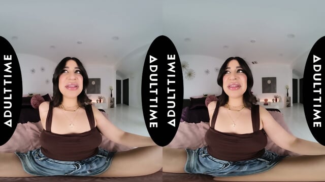 UP CLOSE VR – Latina Hottie In Booty Shorts Mila Milkshake Gives Sloppy Deepthroat & Rides Dick POV