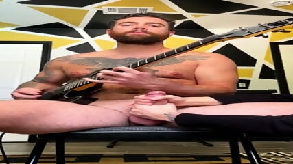 Trend : Str8 Playing The Guitar Without Throwing Milk ðð¦ð¶  Indian