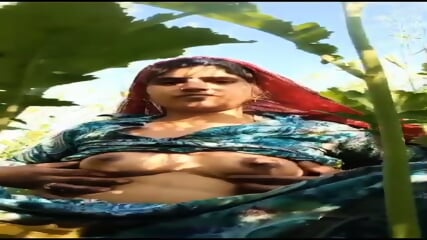 Village Aunty Fingering Her Pussy In Jungle