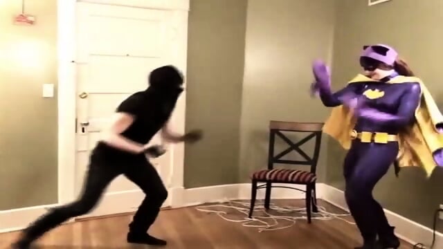 Batgirl In Trouble - Screenshot 2 of 15 - Bdsm