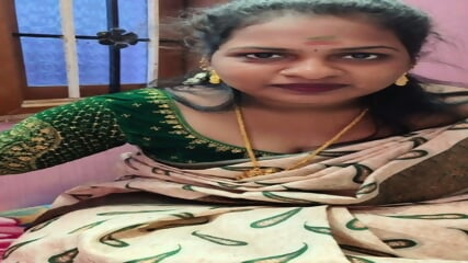 Mature Tamil Mom Captured by Her Daughter When She Wearing Clothes After Bath