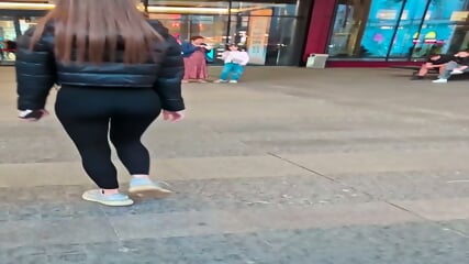 Cute pawg in leggings