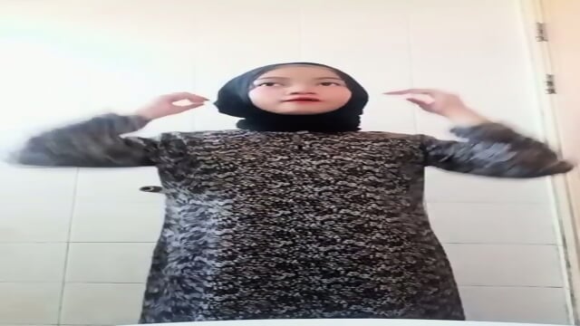 Nurma hijab cantik hajar memek pakai terong