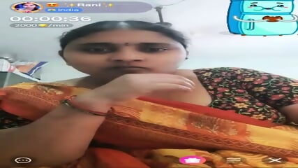 Chubby MILF in saree showing naked boobs and pussy