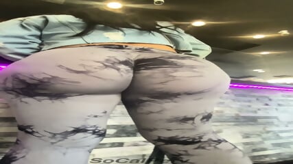 Epic jiggily Monsta booty candid OMFC