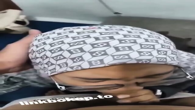 Kompilasi mahasiswi berhijab kulum kontol pacar dikampus