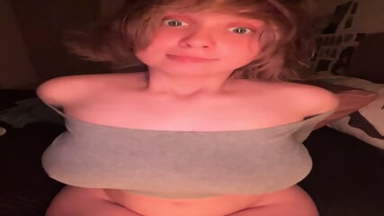 Tamagirl Show Bare Tits And Pussy
