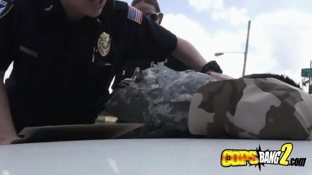 Amazing cops pounded by black guy