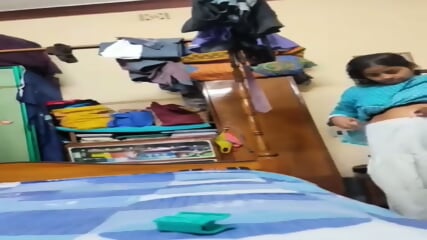 DesHI LG Husband Secretly Recording Her Sexy Wife While Changing Clothes