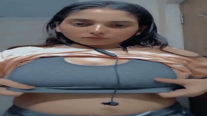ð¥°ð¤©BEAUTIFUL CUTE CHUBBY BUSTY GF STRIPPING SHOWING HUGE MELONS IN BATHROOM BATHING SESSION (7 HD CLIPS)ð¥ð¥