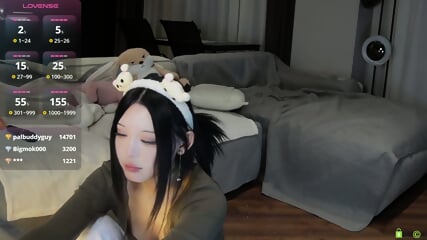 yee_rim webcam show on 2025-04-10_17-38-45_361