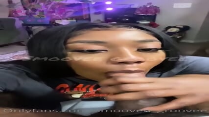 Habilidades 100, chupando polla y montando con su Gran culazo