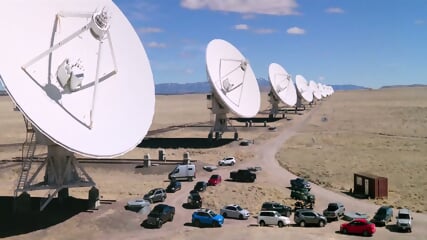 PluribÃ¼Å¡.S1E01.2025.movv