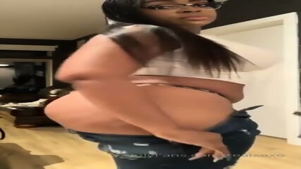 Her google drive folder, 477 videos => https://rentry.co/c9eid7xw