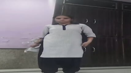 Viral Desi School Girl Showing For Lover