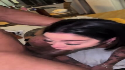 Morena gulosa engole tudo e recebe pica