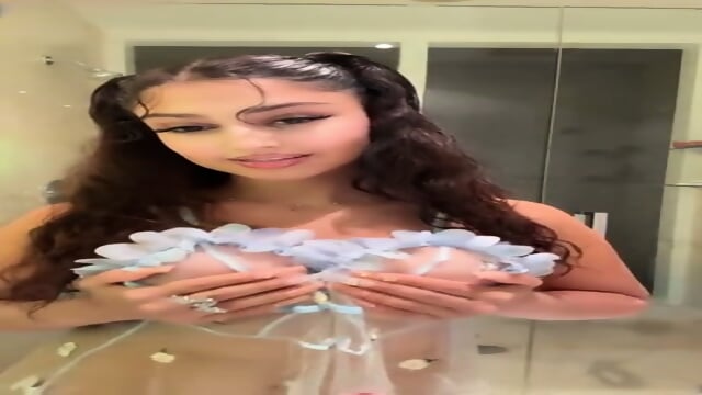 Diva Flawless Instagram celebrity model Strip On Onlyfans