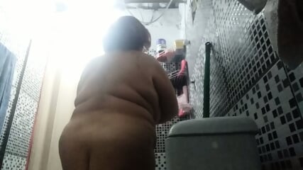 Alexislove gozando no peito dela