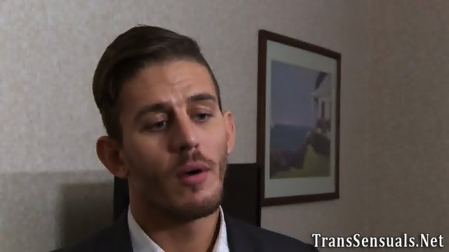 Trans babe gets sucked