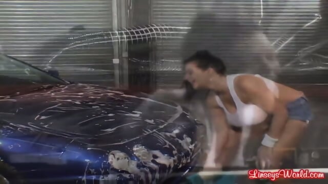 Working At The Car Wash - Screenshot 1 of 15 - Big Tits