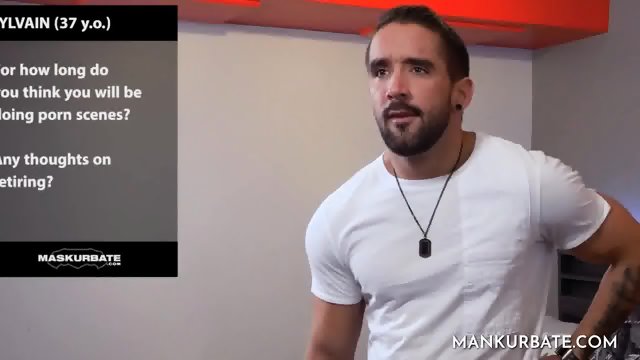 Stud masturbates on a web-cam