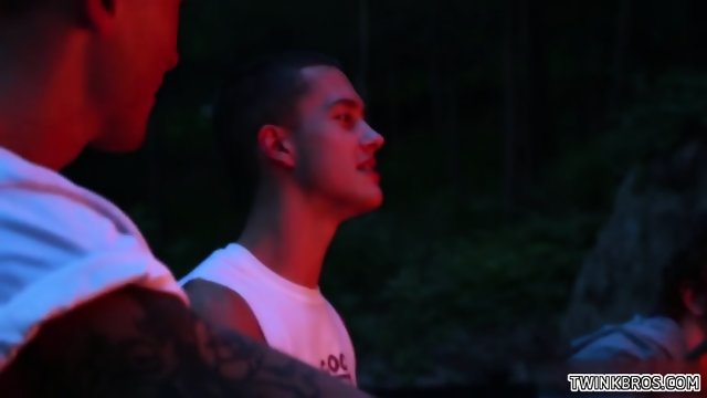 Big dick twink anal sex with cumshot