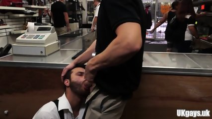 Sexo En Público Gay Afeitado Con Corrida