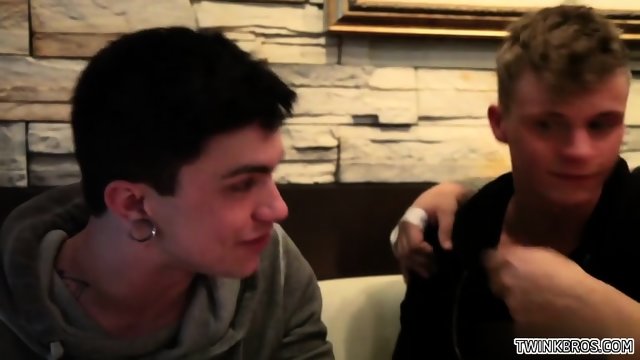 Tattoo twink oral sex with cumshot