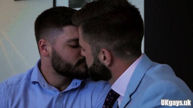 Muscle gay fetish and cumshot